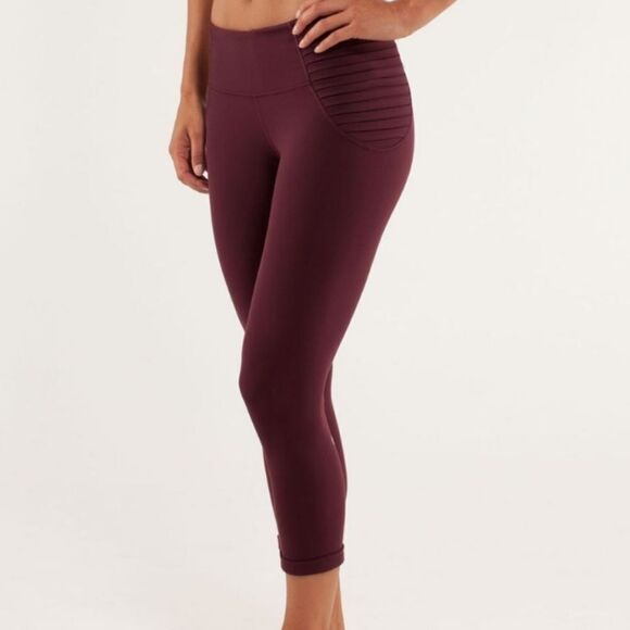 Lululemon Aphrodite Crop
Bordeaux Drama - Picture 4 of 15